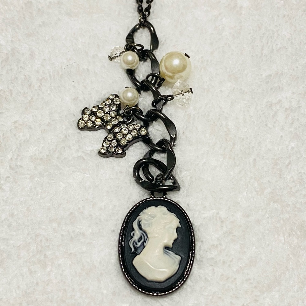 Cameo bow charm necklace